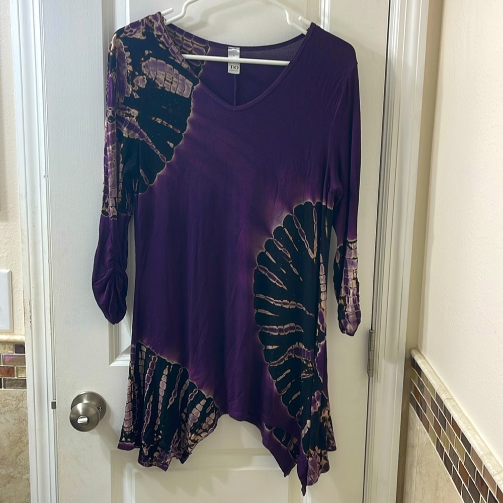 Thomas & Olivia tunic. Purple w. Black&tan tie dye. Black beads. Size small